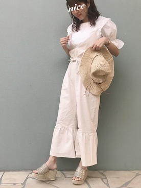 「NICE CLAUP（ナイスクラップ）のアイテム（オールインワン・サロペット）」を使った、MANAMIさん（レディース・165cm）の春コーディネート