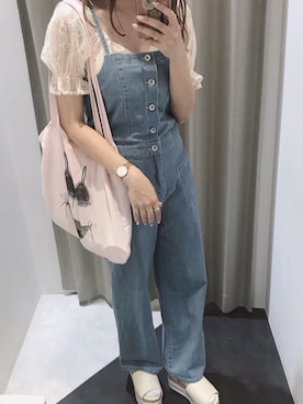 「NICE CLAUP（ナイスクラップ）のアイテム（オールインワン・サロペット）」を使った、MANAMIさん（レディース・165cm）の春コーディネート