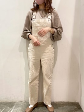 「NICE CLAUP（ナイスクラップ）のアイテム（オールインワン・サロペット）」を使った、MANAMIさん（レディース・165cm）の春コーディネート