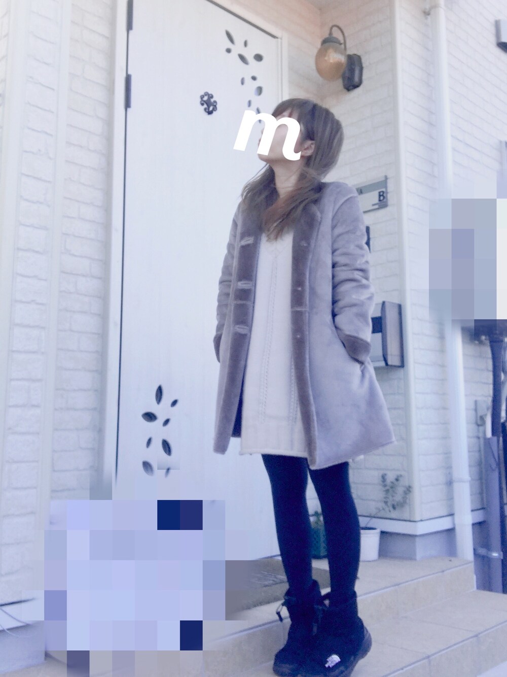 「冬コーデ、低身長、ニットワンピース、ムートンコート、ノースフェイス、スノーブーツ、プチプラ」｜「Ray BEAMSのRay BEAMS / フェイク ムートン ノーカラー Aライン コート（ムートンコート、グレー系）」を使った、m⋆mさん（レディース・154cm）の冬コーディネートの1枚目の写真