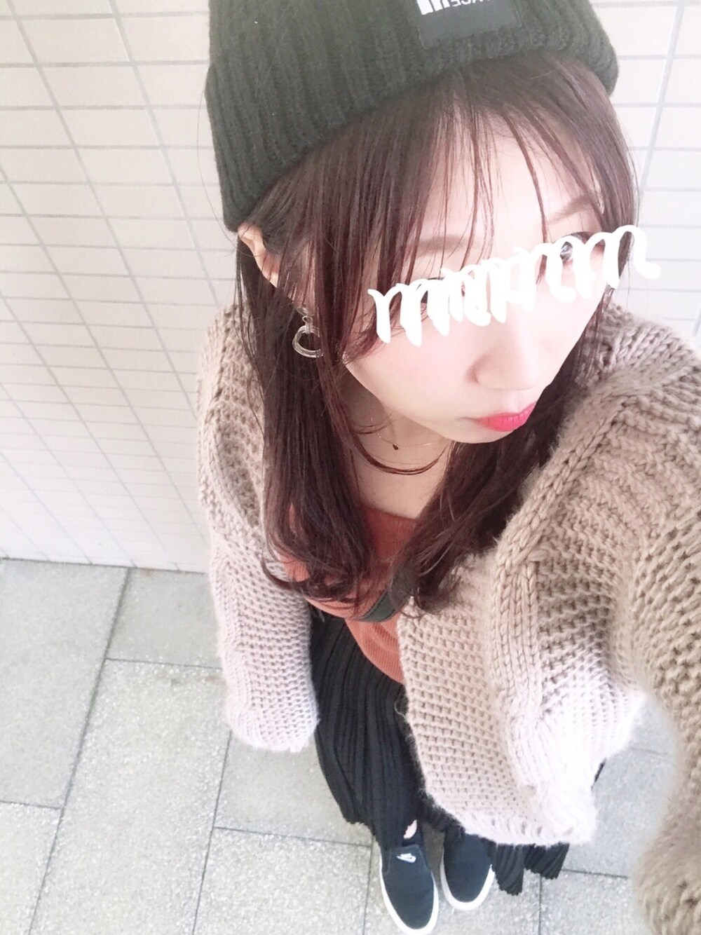 「低身長、スニーカーコーデ、スリッポン、ゆるコーデ、ニット帽、ノースフェイス、プチプラ、ニットカーディガン、ブラウン、ベージュ」｜「LOWRYS FARMのリブスクエアタイトLS　831696（Tシャツ/カットソー、イエロー系）」を使った、m⋆mさん（レディース・154cm）の春コーディネートの1枚目の写真