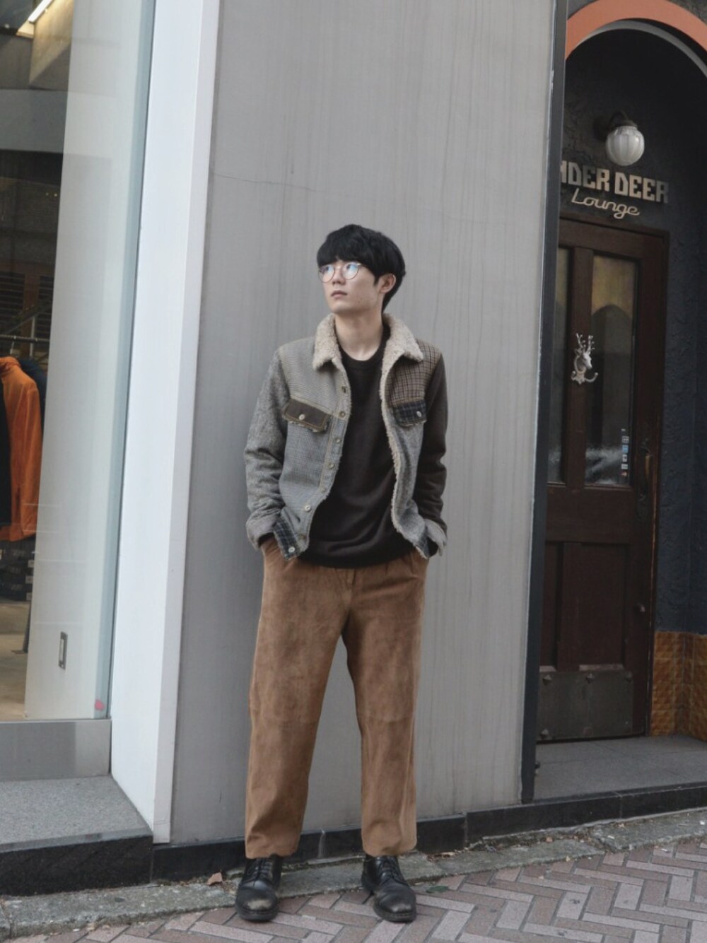 「シンプル、ootd、古着MIX、オトナカジュアル、めがね、きれいめカジュアル、ブラウン、ツイード、プチプラ、冬」｜「no brandのアイテム（その他アウター、ブラウン系）」を使った、三上翼さん（メンズ・177cm）の冬コーディネートの1枚目の写真