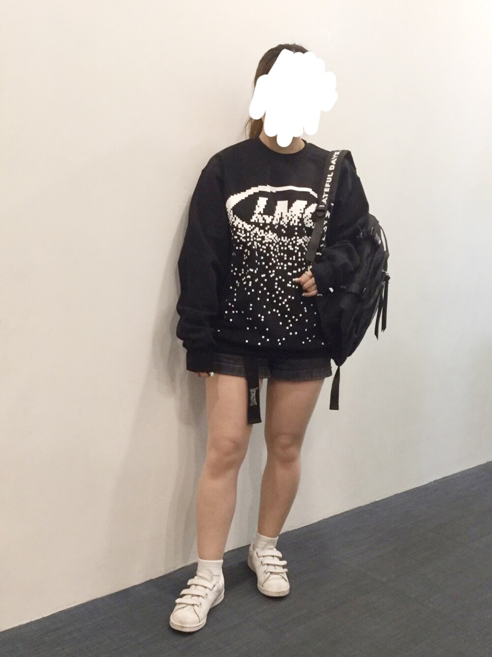 「カジュアルコーデ、秋コーデ、韓国、ブラックコーデ、ブラック、韓国ファッション、lmc、韓国スタイル、韓国コーデ、韓国通販」｜「LMCのアイテム（スウェット、ブラック系）」を使った、COLLABONATIONさん（レディース・155cm）の夏コーディネートの1枚目の写真