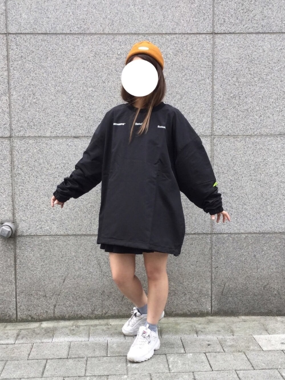 「ウィンドブレーカー、トレンド、ブラック、ストリート、カジュアル、低身長、韓国ブランド、韓国ファッション、韓国、やっぱりストリートが好き」｜「BORNCHAMPSのアイテム（スウェット、ブラック系）」を使った、COLLABONATIONさん（レディース・154cm）の秋コーディネートの1枚目の写真