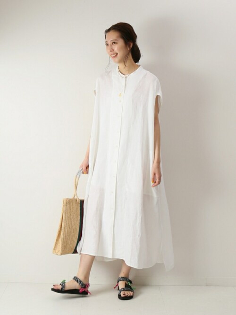 「ワンピース、ホワイト、リラックス、休日、サンダル、ロングワンピース、スピック＆スパン、Spick & Span(Spick & Span)、おうち時間」｜「Spick & Spanの【TICCA】ノーカラーフレンチスリーブワンピース◆（ワンピース、ホワイト系）」を使った、nanakoさん（レディース・167cm）の春コーディネートの1枚目の写真