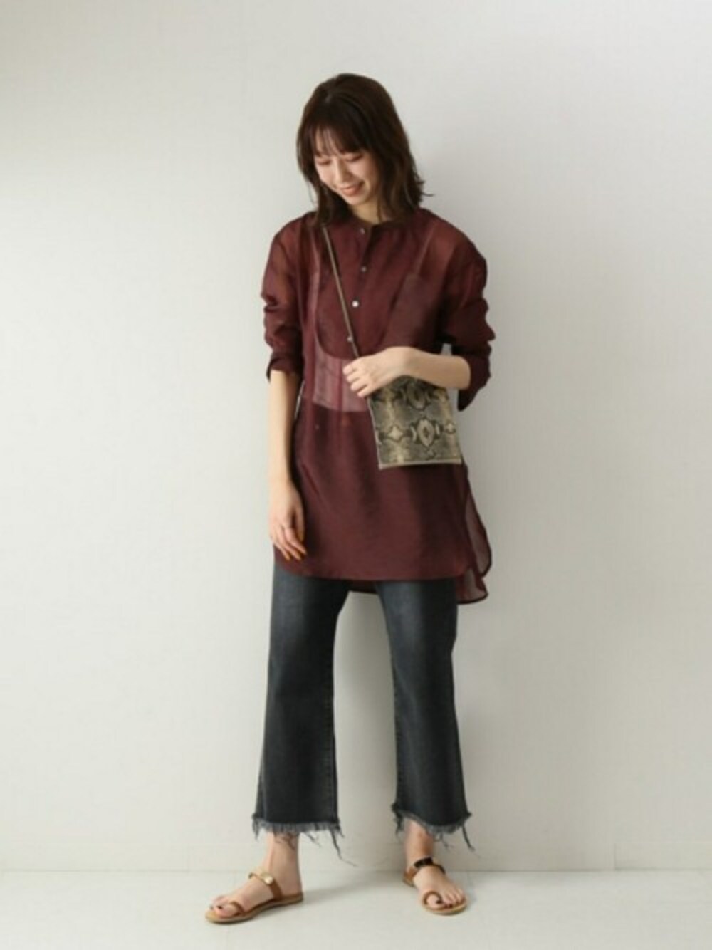 「デニム、パンツ、シャツ、ブラック、ブラウン、スピック＆スパン、Spick & Span(Spick & Span)」｜「Spick & Spanのシースルードレスシャツ◆（シャツ/ブラウス、ブラウン系）」を使った、nanakoさん（レディース・167cm）の春コーディネートの1枚目の写真