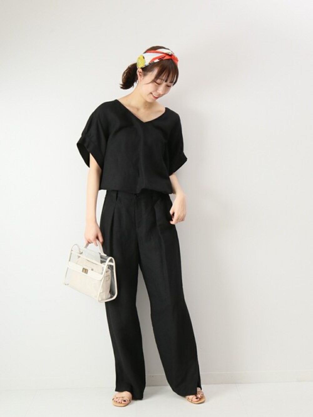 「ブラウス、パンツ、セットアップ、ブラック、リラックス、スピック＆スパン、Spick & Span(Spick & Span)」｜「Spick & Spanのリネンレーヨンギャザースリーブブラウス◆（シャツ/ブラウス、ブラック系）」を使った、nanakoさん（レディース・167cm）の春コーディネートの1枚目の写真