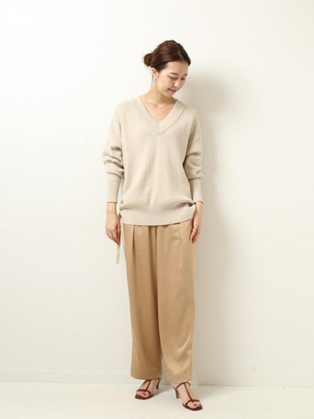 「ニット、大人カジュアル、イージーパンツ、カジュアルコーデ、Spick & Span(Spick & Span)、秋コーデ」｜「Spick & Spanの柄編みプルオーバー◆（ニット/セーター、ベージュ系）」を使った、nanakoさん（レディース・167cm）の夏コーディネートの1枚目の写真
