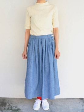 「yuinoのアイテム（スカート、ブルー系）」を使った、林努さん（メンズ）の春コーディネート