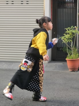 「JAM（ジャム）のアイテム（スカート）」を使った、Winnie Hsuさん（キッズ・120cm）の冬コーディネート