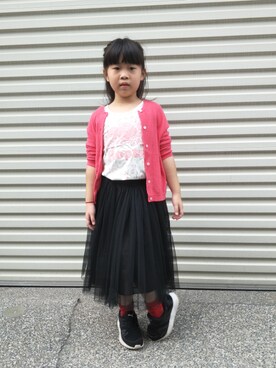 「roots（ルーツ）のアイテム（トップス）」を使った、Winnie Hsuさん（キッズ・124cm）の秋コーディネート