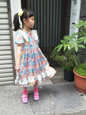 「アイテム（サンダル）」を使った、Winnie Hsuさん（キッズ・124cm）の春コーディネート