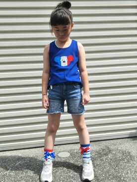 「roots（ルーツ）のアイテム（パンツ）」を使った、Winnie Hsuさん（キッズ・127cm）の夏コーディネート