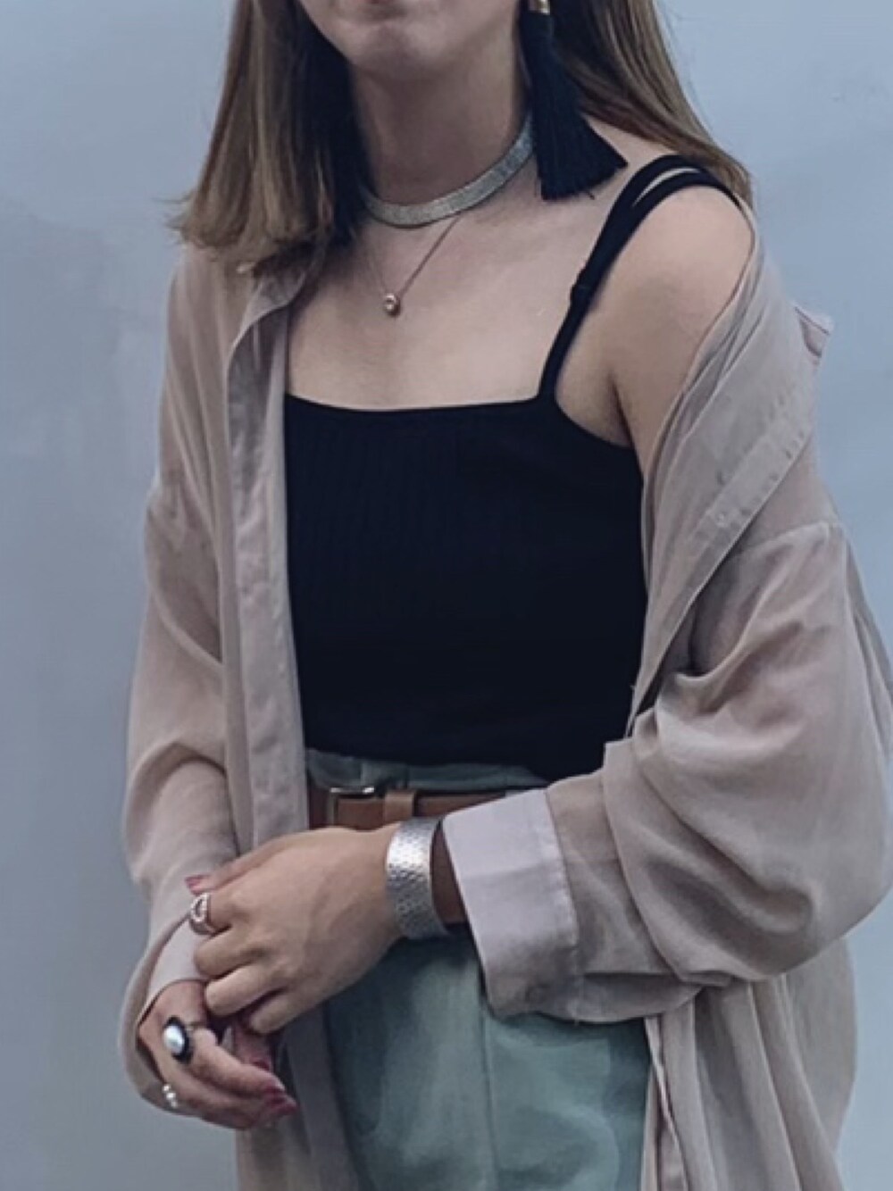 「おしゃれさんと繋がりたい、シンプルコーデ、カジュアルコーデ、シアーシャツ、いいね、save、フォローお願いします🤑」｜「COACHのアイテム（ネックレス、ゴールド系）」を使った、miyuさん（レディース・156cm）の秋コーディネートの1枚目の写真