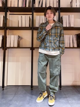 「アイテム（スニーカー、イエロー系）」を使った、RUIさん（メンズ・166cm）の春コーディネート