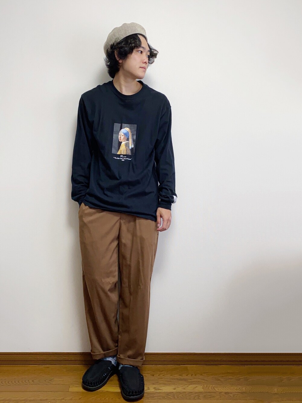 「ブラウンパンツ、ブラウン、ロンT、カジュアル、秋コーデ、ラフコーデ、ワイドパンツ、ベレー帽、シンプル」｜「My favorite song🌱のアイテム（その他、その他）」を使った、RUIさん（メンズ・166cm）の秋コーディネートの1枚目の写真