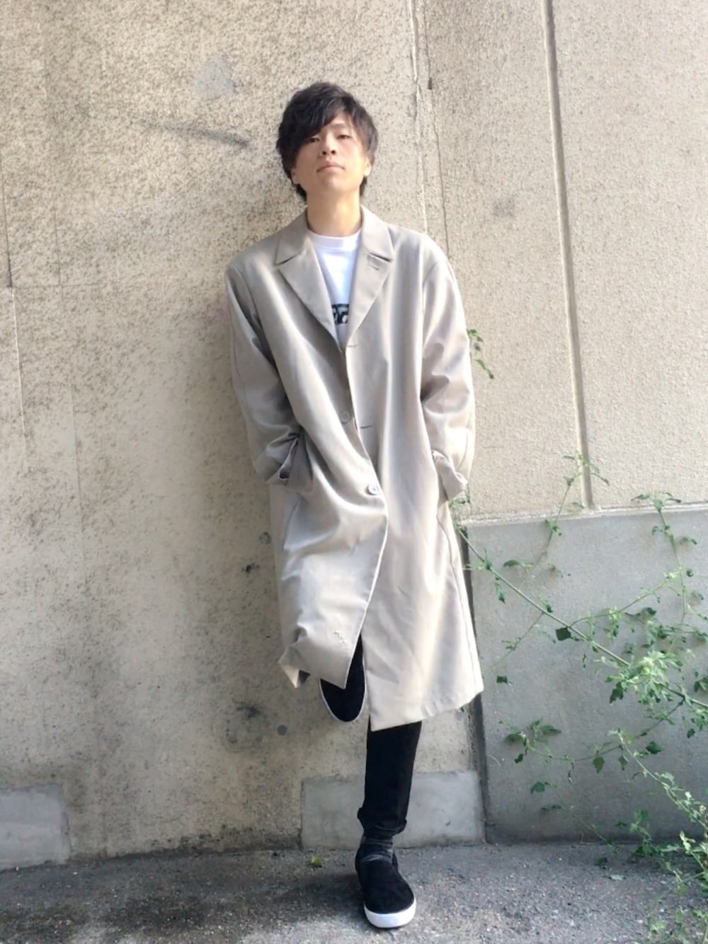 「大人カジュアル、キレイめ、おしゃれさんと繋がりたい、ootd、カジュアルコーデ、スキニーデニム、fall、秋のコーデ、ロングコート」｜「UNIQLOのアイテム（チェスターコート、ベージュ系）」を使った、yokkonさん（メンズ・178cm）の秋コーディネートの1枚目の写真