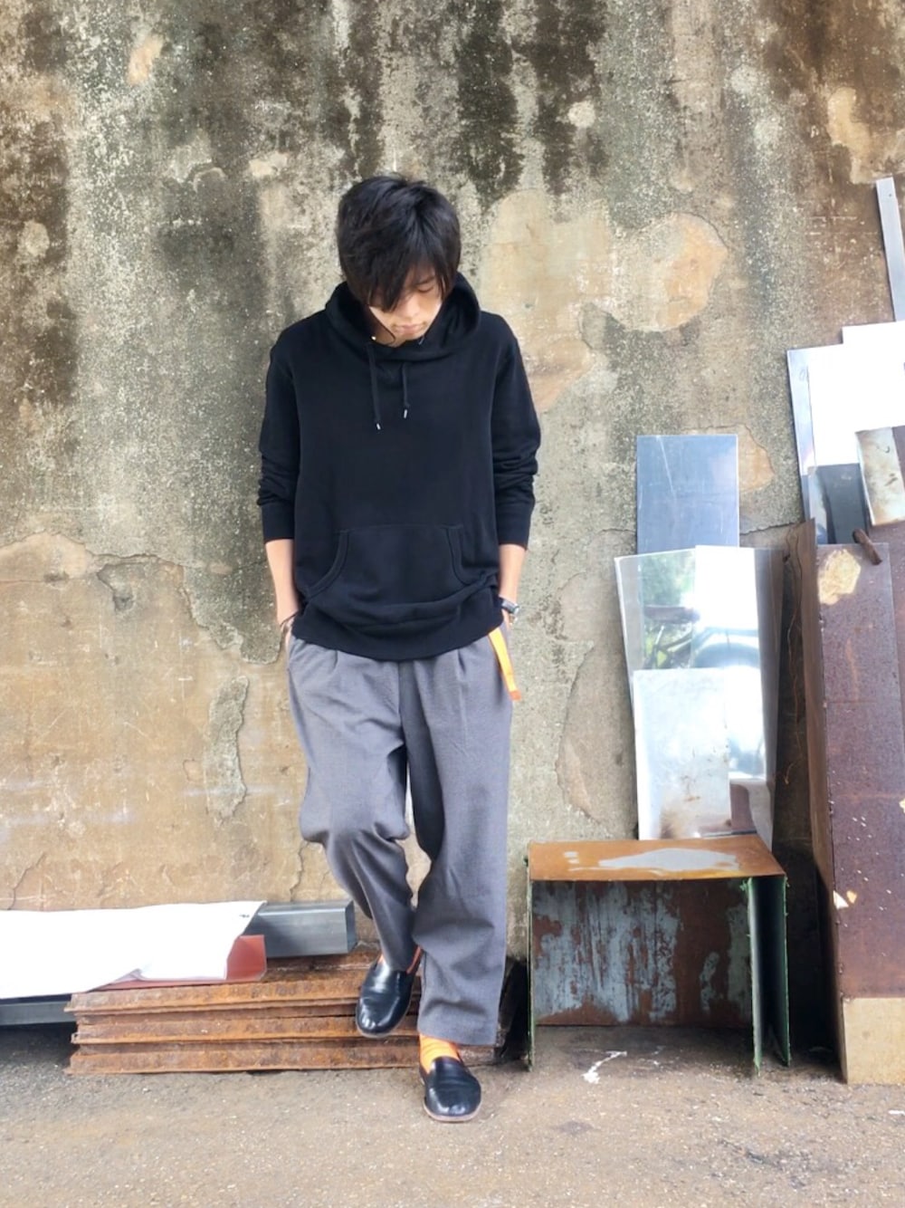 「秋コーデ、シンプルコーデ、ビッグシルエット、お洒落さんとつながりたい、オーバーサイズ、ユニクロ」｜「UNIQLOのMEN スウェットプルパーカ（長袖）＋E（パーカー、ブラック系）」を使った、yokkonさん（メンズ・178cm）の秋コーディネートの1枚目の写真