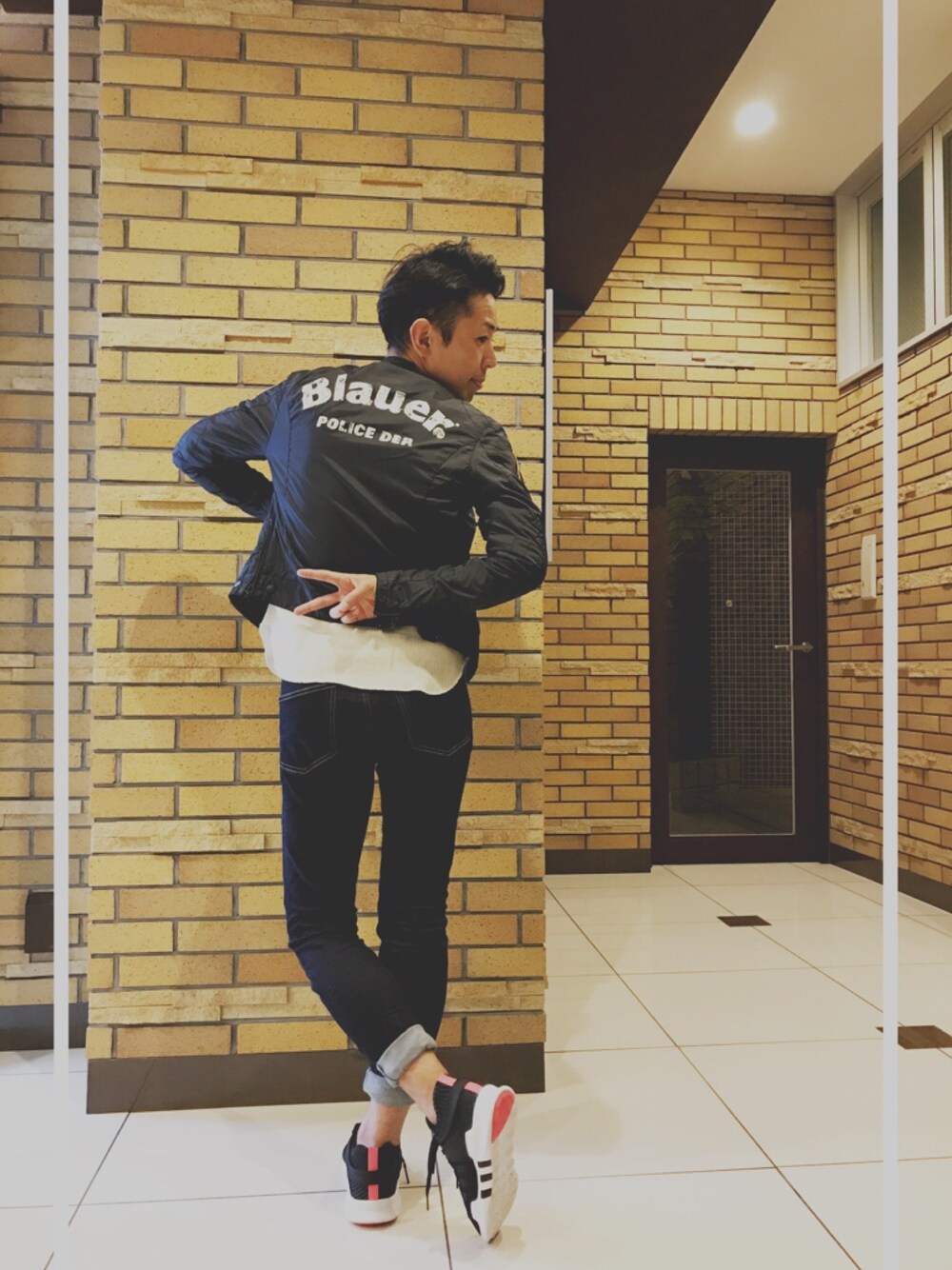 「小さいメンズ、細いメンズ、スポーツミックス、アディダス、おしゃれさんと繋がりたい、あしもと倶楽部、3色にまとめ隊、シンプル、ootd、フォロバ」｜「Blauerのアイテム（ナイロンジャケット、ブラック系）」を使った、yappyさん（メンズ・168cm）の秋コーディネートの1枚目の写真