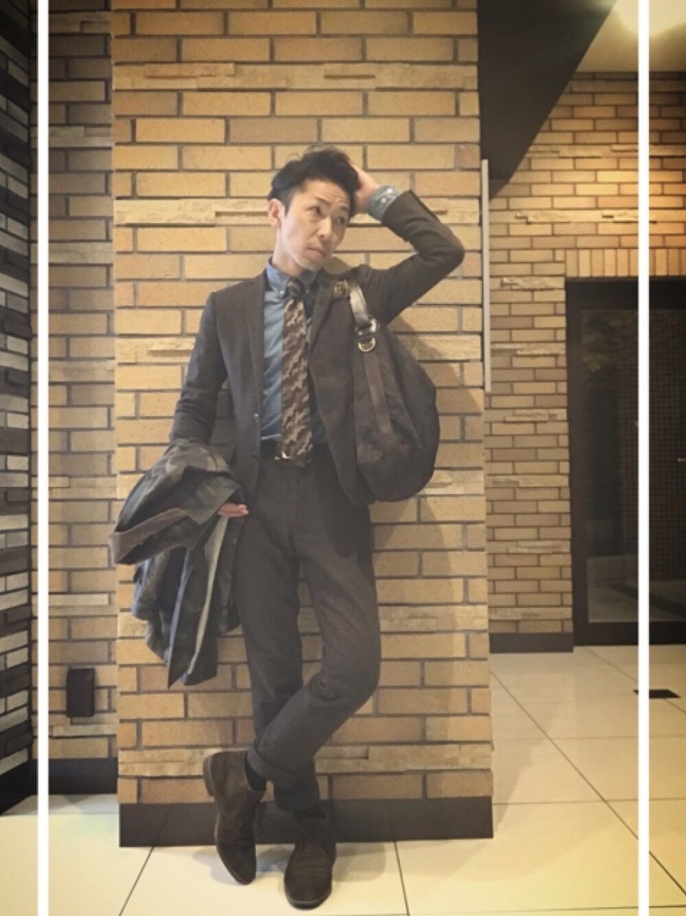 「3色にまとめ隊、おしゃれさんと繋がりたい、オーダーメイド、カモフラ、迷彩、フェリージ、フォロバ100％、小さいメンズ、細いメンズ、皆さん風邪ひかないように」｜「Felisiのアイテム（ショルダーバッグ、グリーン系）」を使った、yappyさん（メンズ・168cm）の秋コーディネートの1枚目の写真