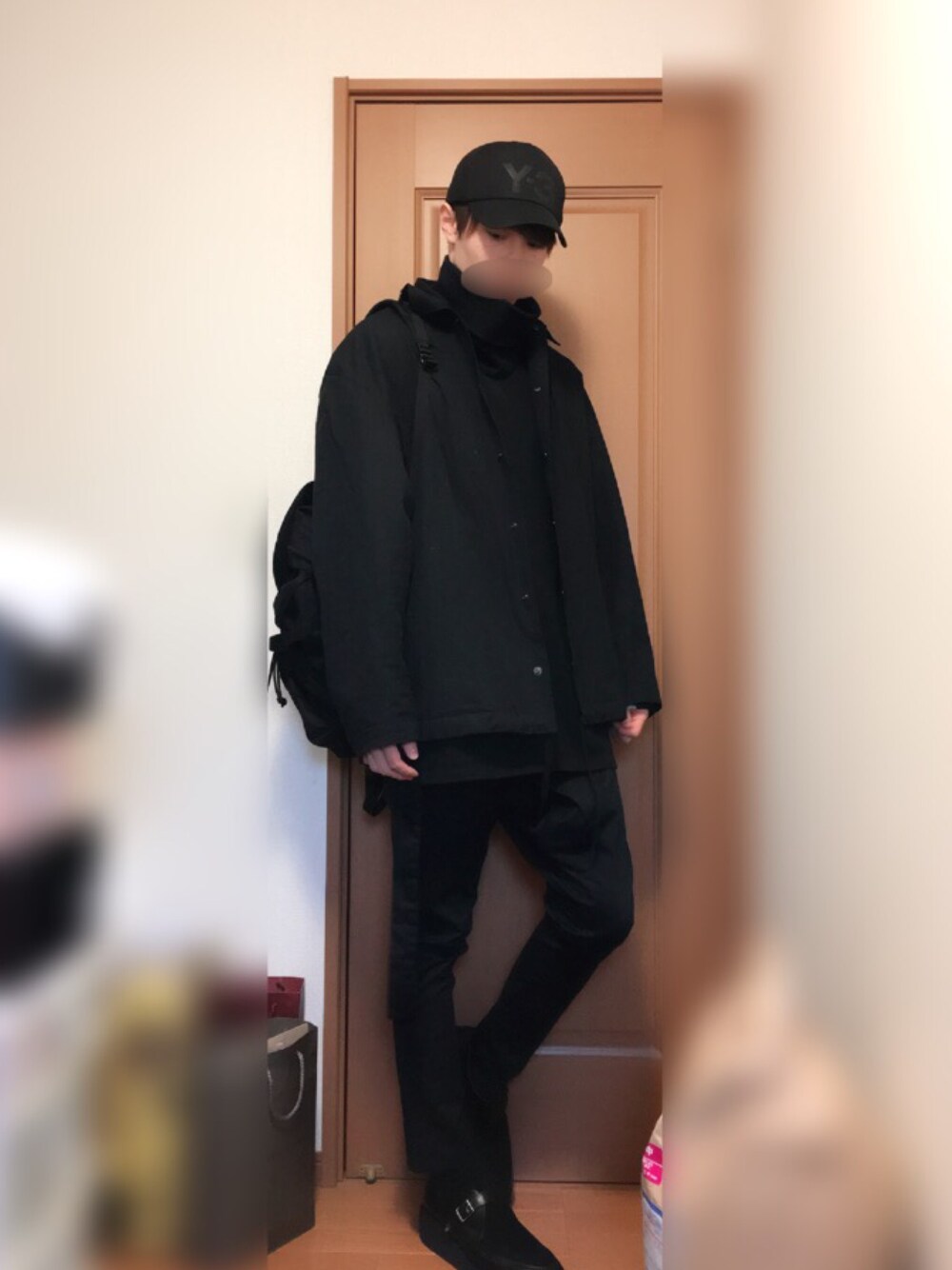 「シンプル、ブラック、モード、ストリート、コーチジャケット、スキニーデニム、スニーカー、春コーデ、キャップ」｜「LAD MUSICIANのアイテム（ナイロンジャケット、ブラック系）」を使った、Ryuuuさん（メンズ・179cm）の春コーディネートの1枚目の写真