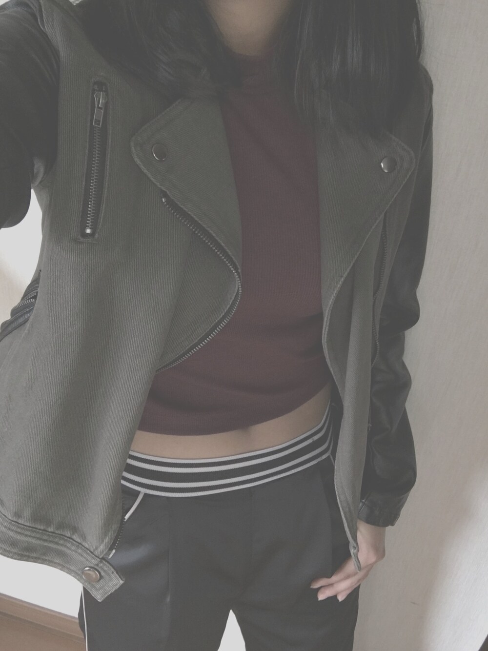 「明日のコーデ、秋色、シンプル、H&M、OZOC、休日スタイル」｜「Honeysのアイテム（ライダースジャケット、グリーン系）」を使った、NATSUさん（レディース・153cm）の秋コーディネートの1枚目の写真