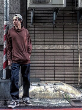 「アイテム（その他トップス、ブラウン系）」を使った、Phillip Colaçoさん（メンズ・182cm）の秋コーディネート