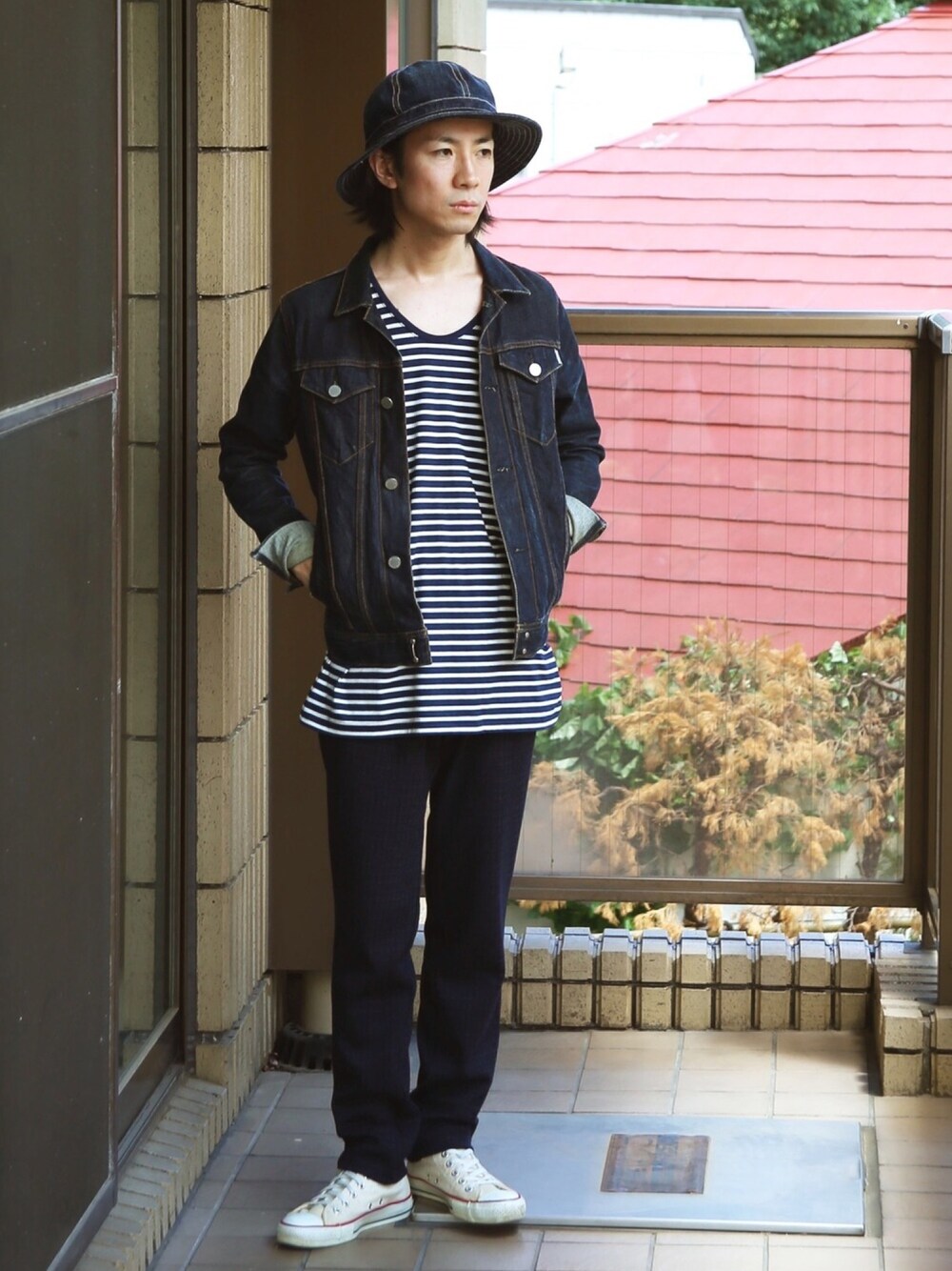 「factotum、converse、オトナカジュアル、秋コーデ、シンプル、street、ゆるコーデ、Gジャン、デニムジャケット、スニーカー」｜「FACTOTUMのG10プレミアムリジットデニム3ｒｄ　Gジャン  FACTOTUM/ファクトタム（デニムジャケット、ブルー系）」を使った、Takahiro_Kudoseさん（メンズ・163cm）の夏コーディネートの1枚目の写真