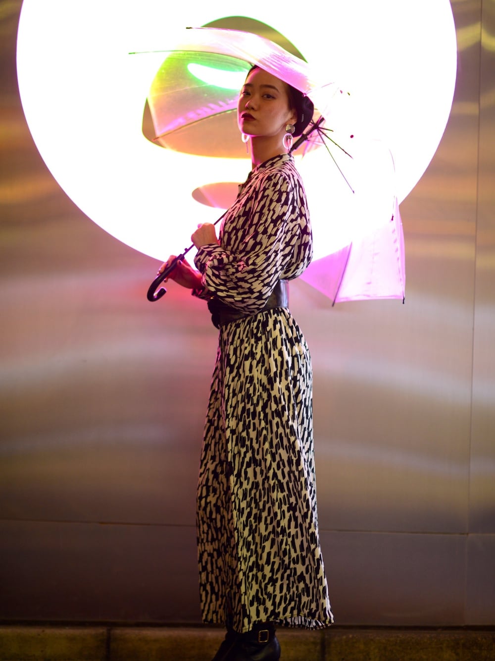 「雨の日コーデ、雨の日」｜「HAREのアイテム（ワンピース、ホワイト系）」を使った、みくみくはらりらさん（レディース・154cm）の夏コーディネートの1枚目の写真