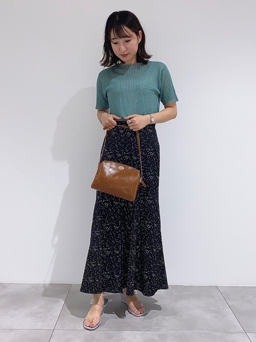 「マーメイドスカート、ドット、シアートップス、クリアサンダル、今日のコーデ、センスオブプレイス、SENSEOFPLACE」｜「SENSE OF PLACE by URBAN RESEARCHのヴィンテージライクミニショルダーバッグ（ショルダーバッグ、ブラウン系）」を使った、naoさん（レディース・158cm）の夏コーディネートの1枚目の写真