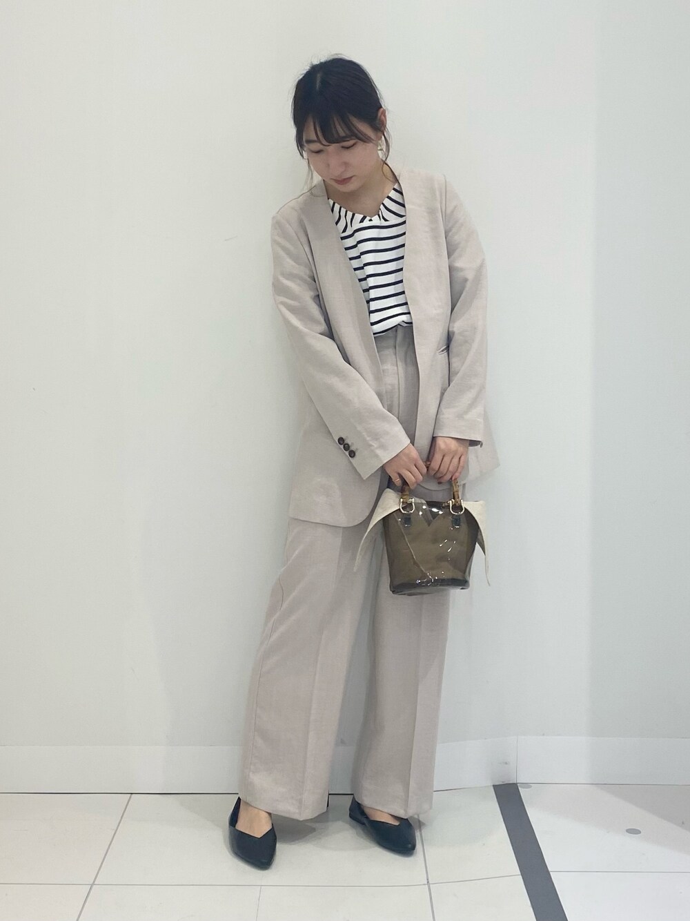 「春カラー、春コーデ、プチプラコーデ、セットアップ、リネン、クリアバッグ、センスオブプレイス、SENSEOFPLACE」｜「SENSE OF PLACE by URBAN RESEARCHのボートネックボーダーTシャツ(7分袖)（Tシャツ/カットソー、ホワイト系）」を使った、naoさん（レディース・158cm）の春コーディネートの1枚目の写真