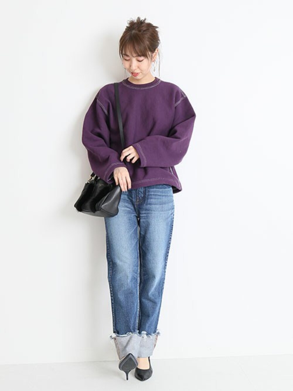 「スウェット、デニム、秋のコーデ、大人カジュアル、デニムパンツ、パープル、秋服、カジュアルコーデ、おとなコーデ、upper hights」｜「Spick & Spanの【CAMBER】 プルオーバー◆（スウェット、パープル系）」を使った、さく*さん（レディース・161cm）の秋コーディネートの1枚目の写真
