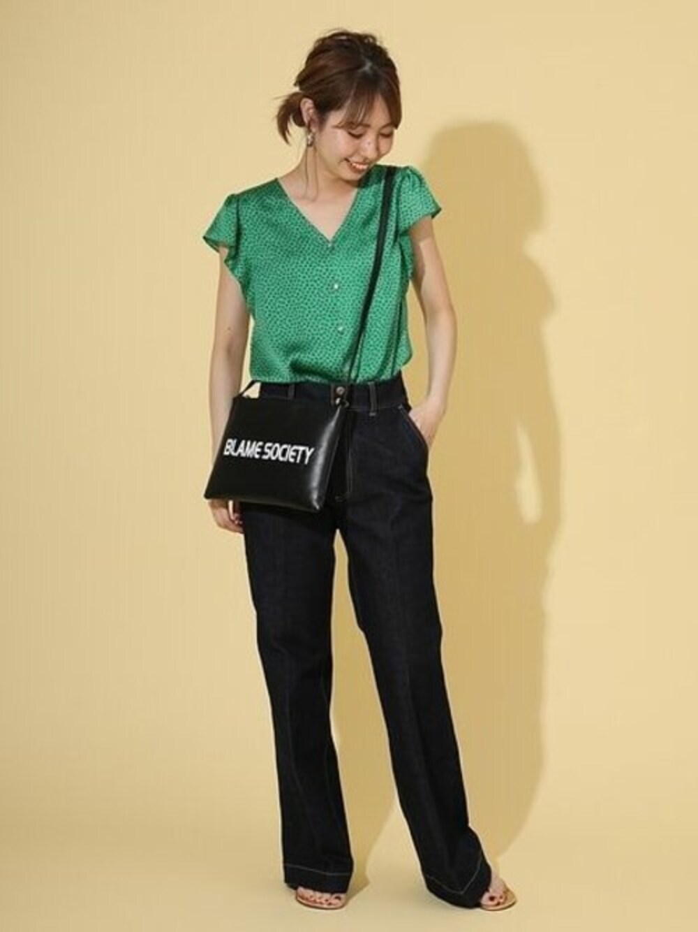 「ブラウス、プリント、フリル、デニムパンツ、機能素材、Spick & Span(Spick & Span)、フレアデニム、夏素材、ブラウス×デニム、リーフプリント」｜「Spick & Spanのリーフ プリントフリルブラウス◆（シャツ/ブラウス、グリーン系）」を使った、さく*さん（レディース・161cm）の夏コーディネートの1枚目の写真