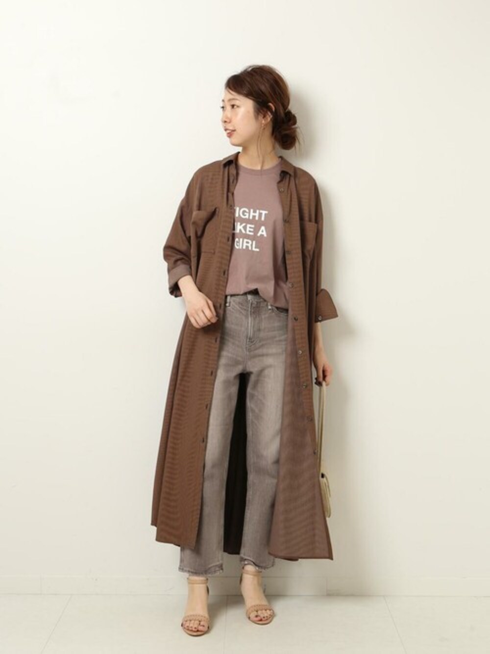 「ワンピース、Tシャツ、シャツワンピース、Tシャツ×デニム、Spick & Span(Spick & Span)、designers remix、upper hights、ブラウンデニム」｜「Spick & SpanのEMMETEX ストライプシャツワンピース◆（ワンピース、ブラウン系）」を使った、さく*さん（レディース・161cm）の夏コーディネートの1枚目の写真