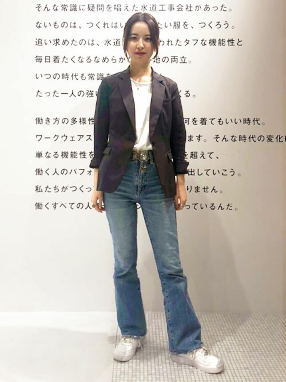 「大人カジュアル、NIKE AIR MAX、wws、WORK WEAR SUIT、ワークウェアスーツ、スーツに見える作業着」｜「WORK WEAR SUITのWWS テーラードライトジャケット (裏地なし)《セットアップ対応》（テーラードジャケット、グレー系）」を使った、WWSさん（レディース・160cm）の夏コーディネートの1枚目の写真