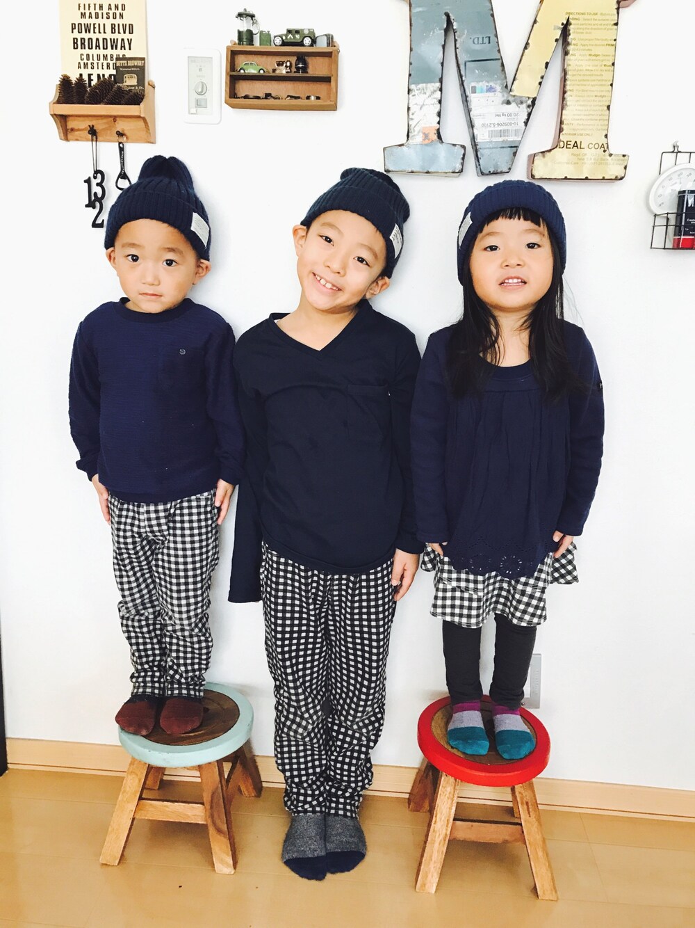 「幼稚園、6歳、3歳、シンプルコーデ、男女双子」｜「Birthdayのアイテム（ニット/セーター、ブルー系）」を使った、みつわさん（キッズ・100cm）の冬コーディネートの1枚目の写真