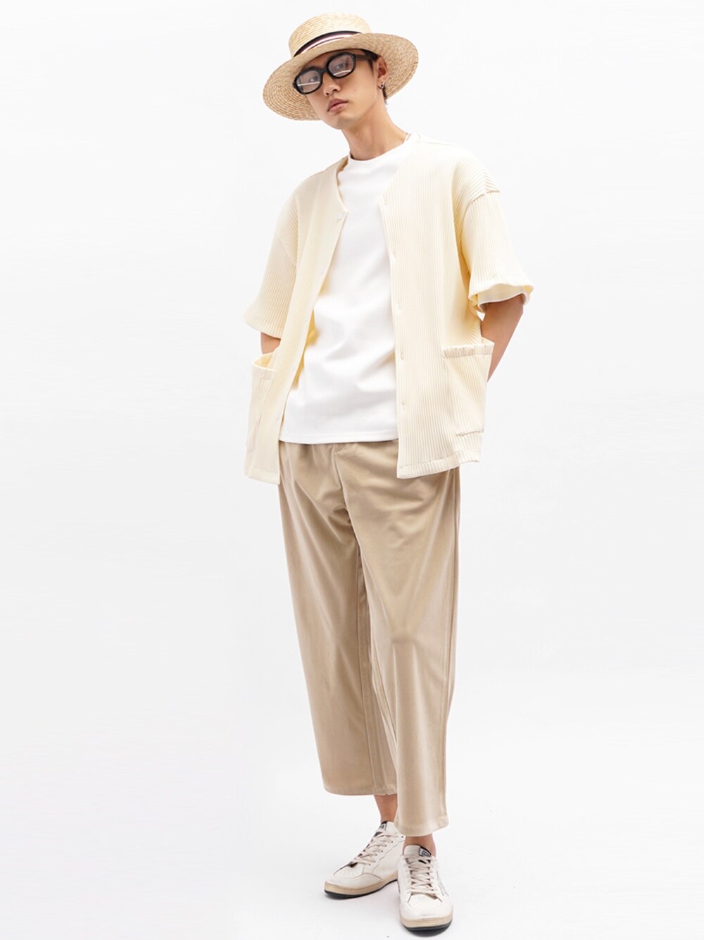 「ootd、日系极简、男友风、盐系风格」｜「JUNREDのラウンドモックネックTEE（Tシャツ/カットソー、ホワイト系）」を使った、Song  さん（メンズ・180cm）の夏コーディネートの1枚目の写真
