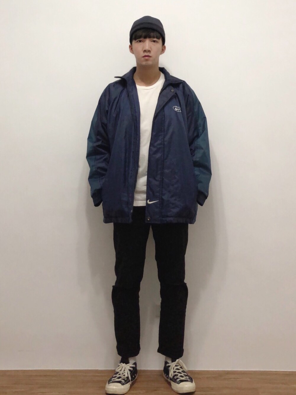 「NIKEのアイテム（ピーコート、ブルー系）」を使った、麥さん（メンズ・177cm）の春コーディネートの1枚目の写真