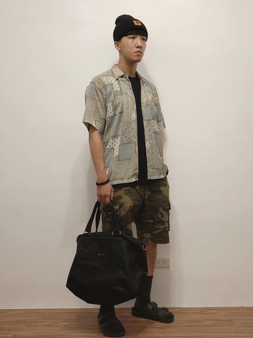 「VINTAGEのアイテム（シャツ/ブラウス、ベージュ系）」を使った、麥さん（メンズ・177cm）の秋コーディネートの1枚目の写真