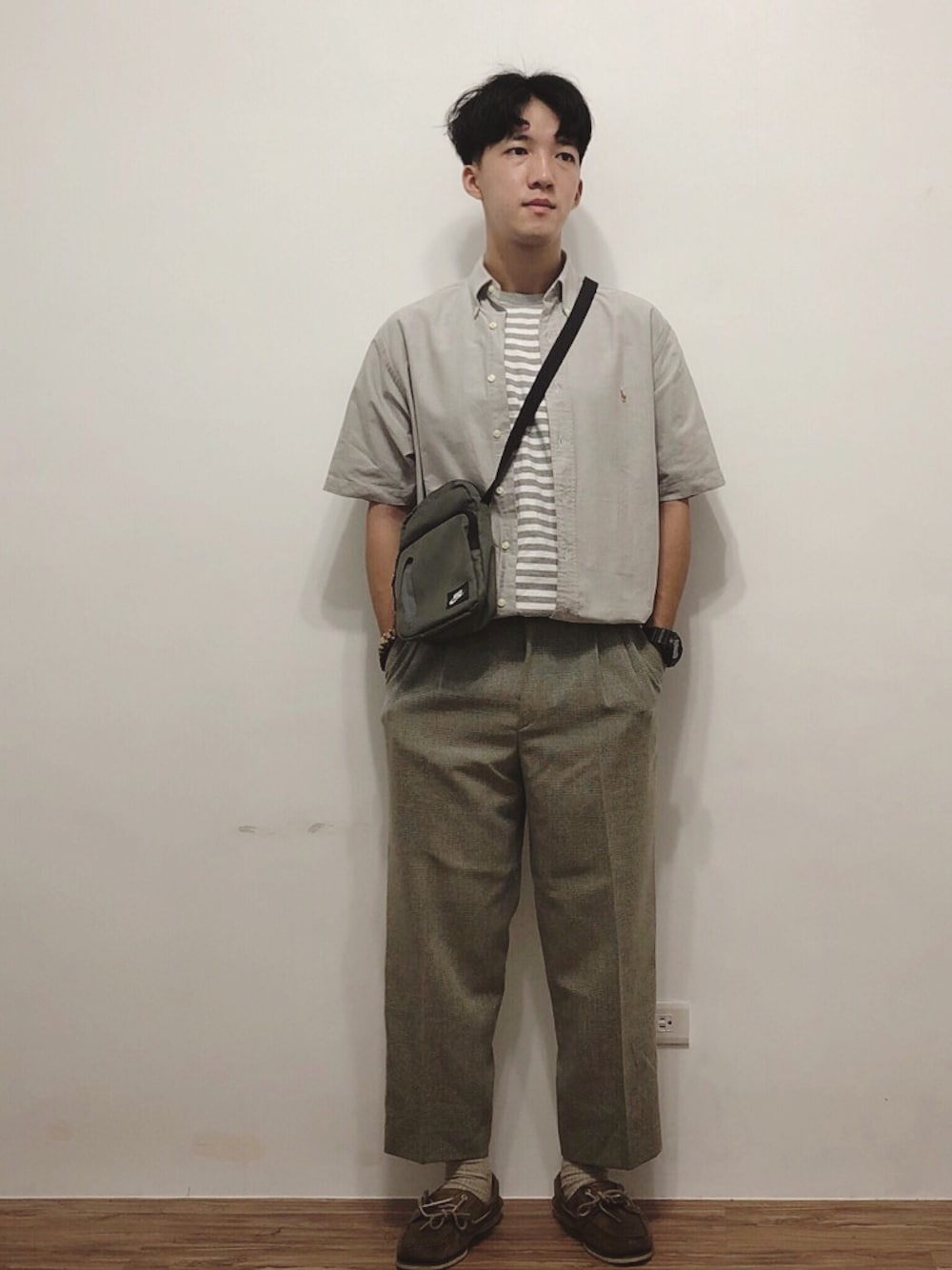 「POLO RALPH LAURENのアイテム（シャツ/ブラウス、グレー系）」を使った、麥さん（メンズ・177cm）の秋コーディネートの1枚目の写真