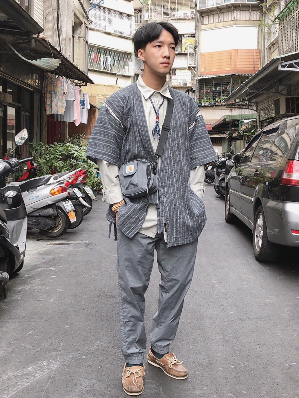「VINTAGEのアイテム（その他アウター、グレー系）」を使った、麥さん（メンズ・177cm）の秋コーディネートの1枚目の写真