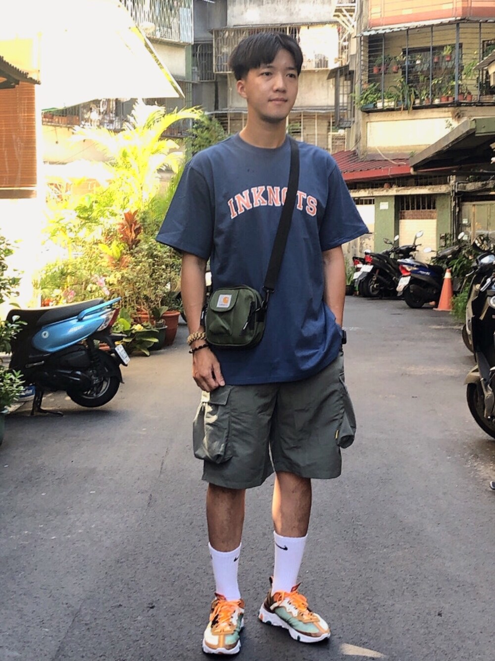 「NIKEのアイテム（スニーカー、イエロー系）」を使った、麥さん（メンズ・177cm）の夏コーディネートの1枚目の写真