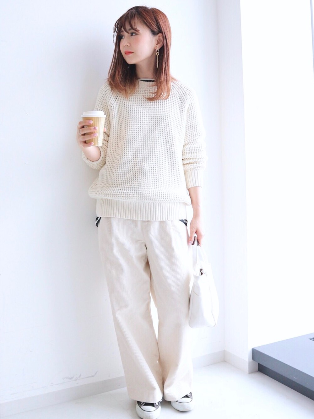 「秋コーデ、冬コーデ、ホワイトコーデ、ニット、ワイドパンツ、コーデュロイ、ボーダー、プチプラ、ママコーデ、シンプルコーデ」｜「AMERICAN HOLICのラグランワッフルニットプルオーバー（ニット/セーター、ホワイト系）」を使った、kana¨̮*さん（レディース・161cm）の秋コーディネートの1枚目の写真