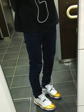 「NIKE（ナイキ）のアイテム（スニーカー、ゴールド系）」を使った、carey_akrさん（メンズ・180cm）の春コーディネート