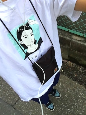 「Carhartt（カーハート）のアイテム（ボディバッグ/ウエストポーチ、ブラック系）」を使った、carey_akrさん（メンズ・180cm）の春コーディネート