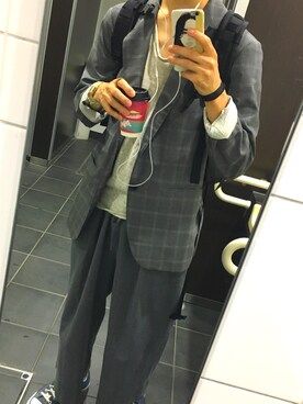 「Dulcamara（ドゥルカマラ）のアイテム（Tシャツ/カットソー、ベージュ系）」を使った、carey_akrさん（メンズ・180cm）の春コーディネート