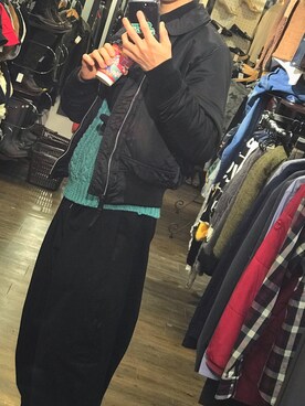 「祖母の手編みセーターのアイテム（ニット/セーター、ブルー系）」を使った、carey_akrさん（メンズ・180cm）の冬コーディネート