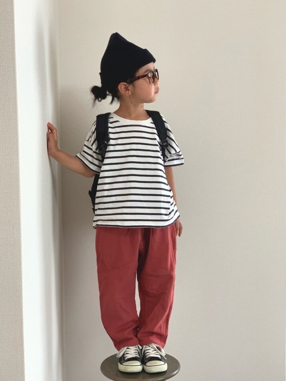 「キッズファッション、ボーダー、シンプル、リュック、ニット帽、コンバース、おしゃれさんと繋がりたい」｜「LOWRYS FARMのＵＳＡボーダーＳＳ　886106（Tシャツ/カットソー、ブラック系）」を使った、momono13さん（キッズ・110cm）の秋コーディネートの1枚目の写真
