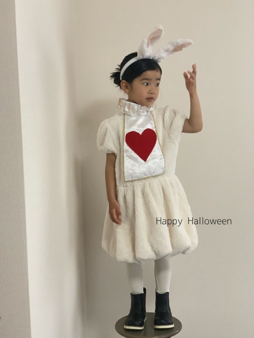 「wearhalloween2020、ふしぎの国のアリス、キッズコーデ、ハロウィン、ハロウィンコーデ」｜「西松屋のアイテム（ブーツ、ブラック系）」を使った、momono13さん（キッズ・110cm）の秋コーディネートの1枚目の写真