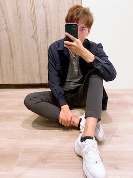 「FILA（フィラ）のアイテム（その他シューズ）」を使った、Eddie Changさん（メンズ・182cm）の秋コーディネート